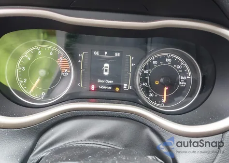 2017 Jeep Cherokee Latitude 4X4 z USA, uszkodzony, nr VIN 1C4PJMCS6HW634762